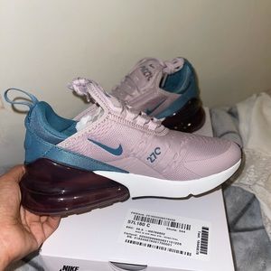 Never worn - Nike Womens Air Max 270